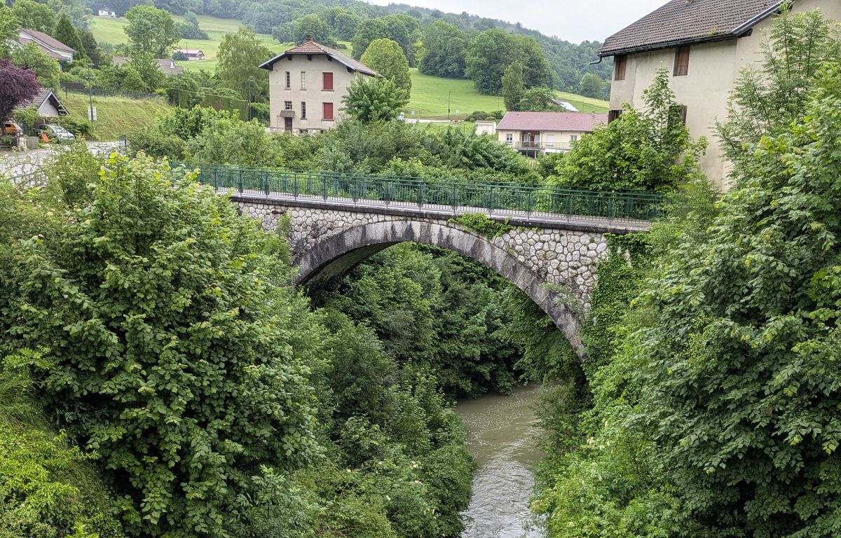 02-Champfromier-alte-Steinbrücke